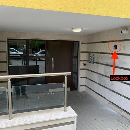 Niko's Deluxe Apartment