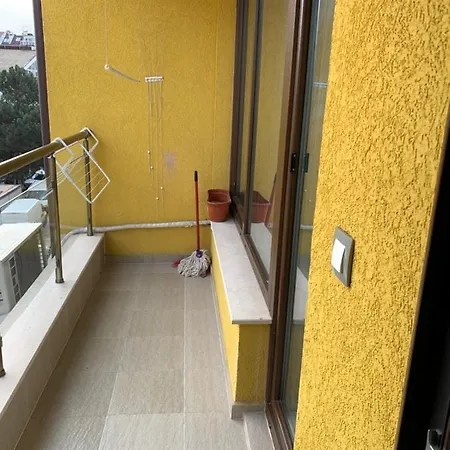 Niko's Deluxe Apartment
